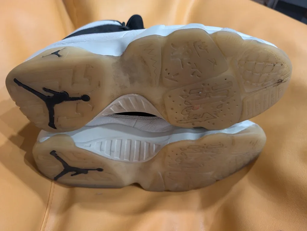 Air Jordan 9 Retro Black/White size 10 image indicator(5)