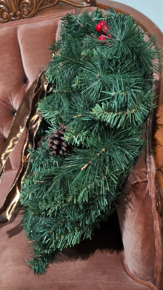 Christmas Wreath with Pinecones and Berries image indicator(3)