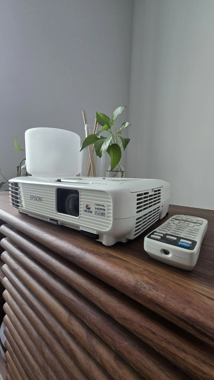 Epson 1080p Projector + Extra $180 Replacement Bulb