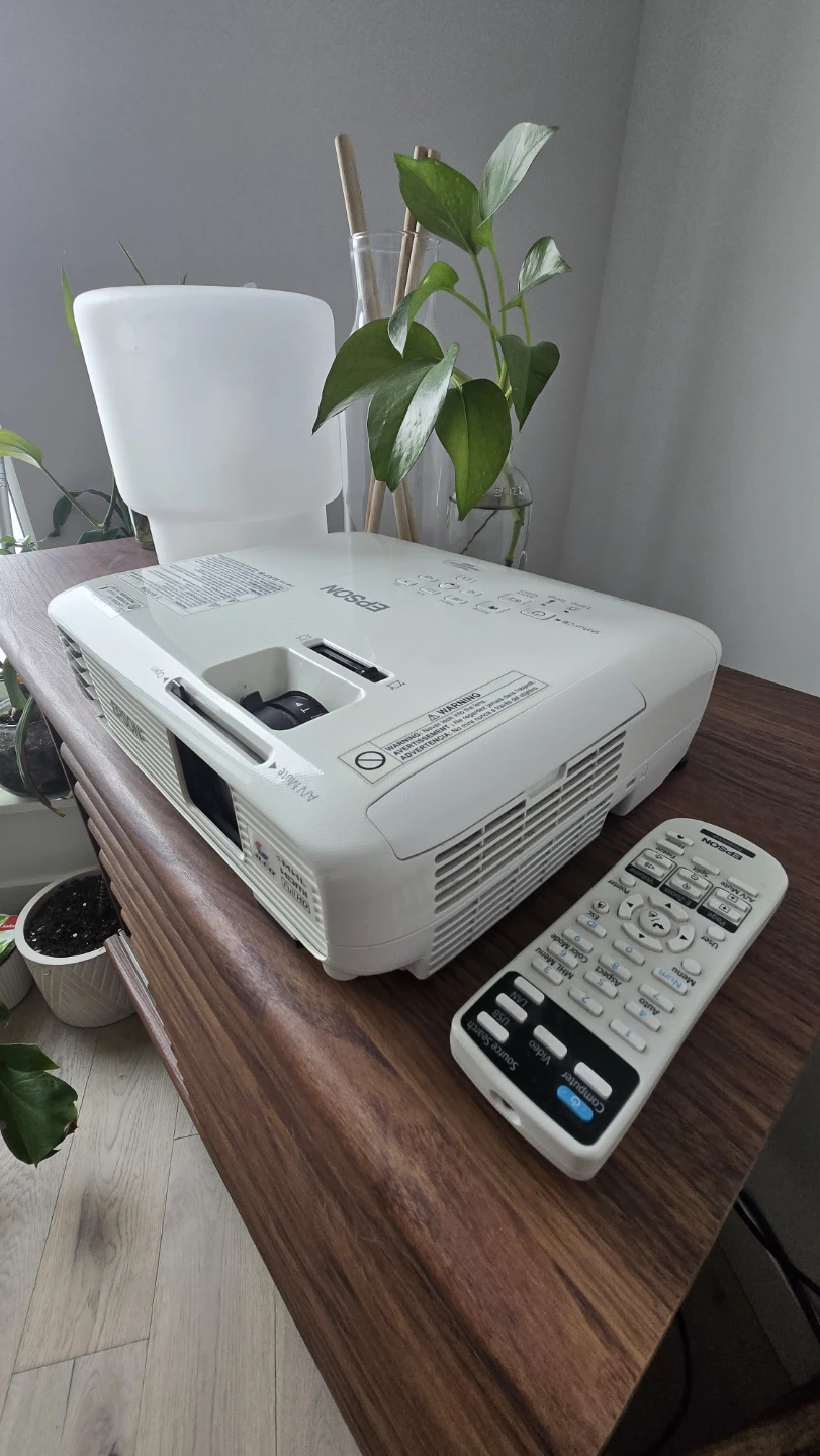 Epson 1080p Projector + Extra $180 Replacement Bulb - photo 2