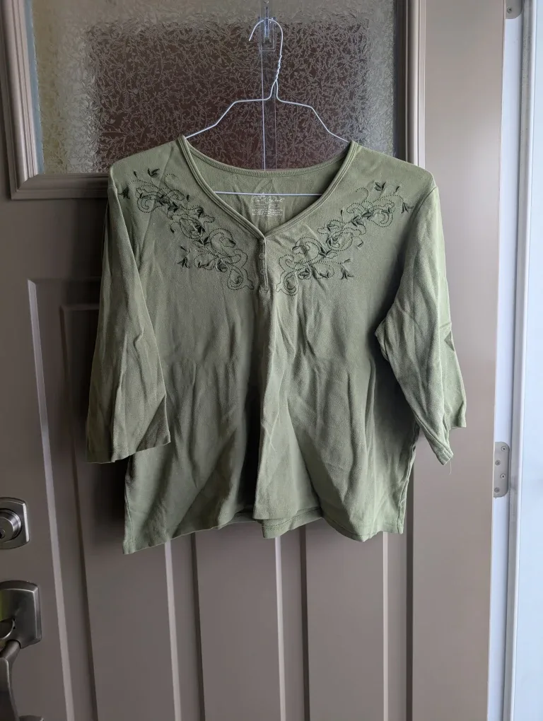 Womens sz lg shirts $4 each image indicator(3)