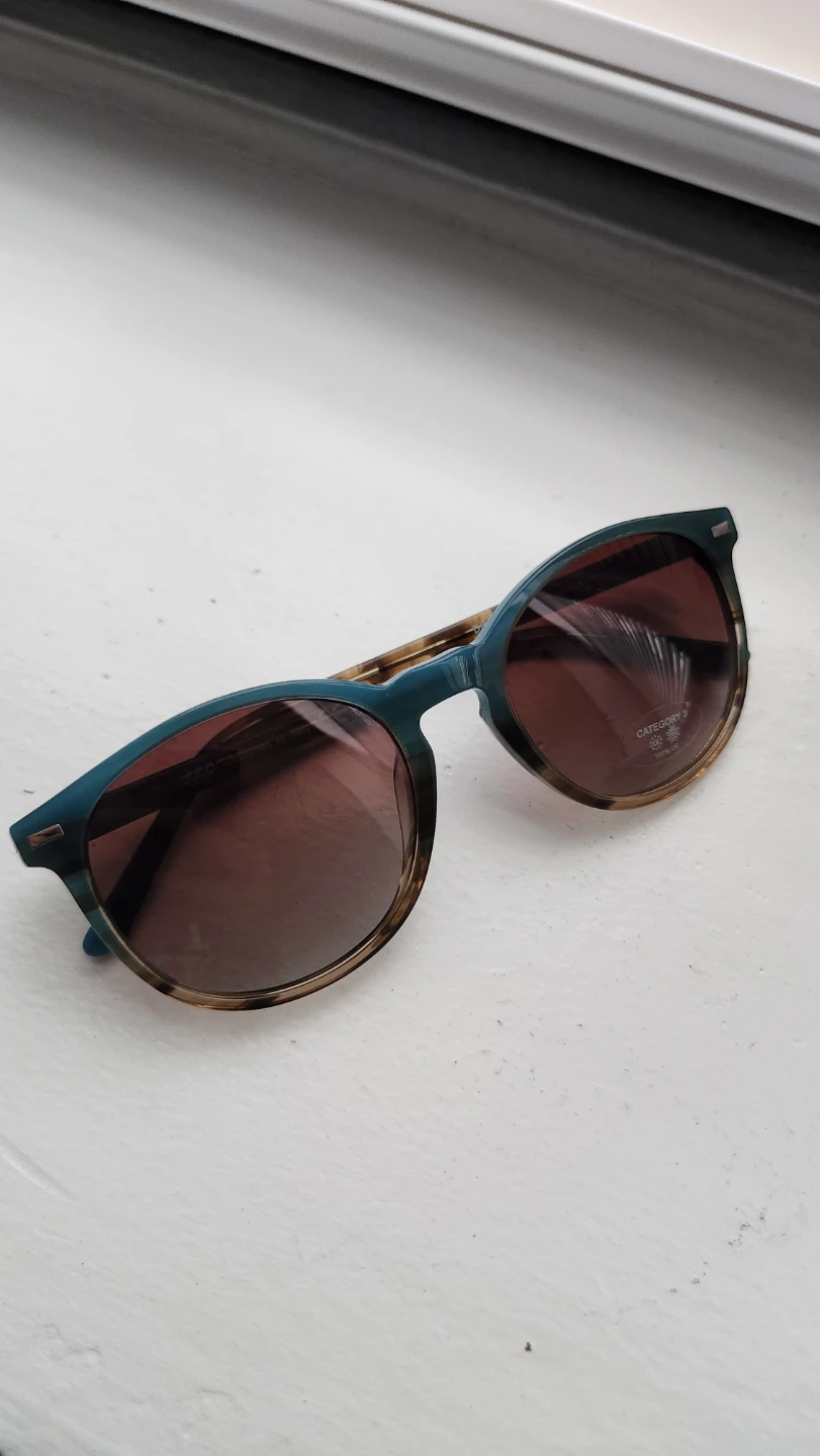 DUCO Sunglasses with Case & Accessories