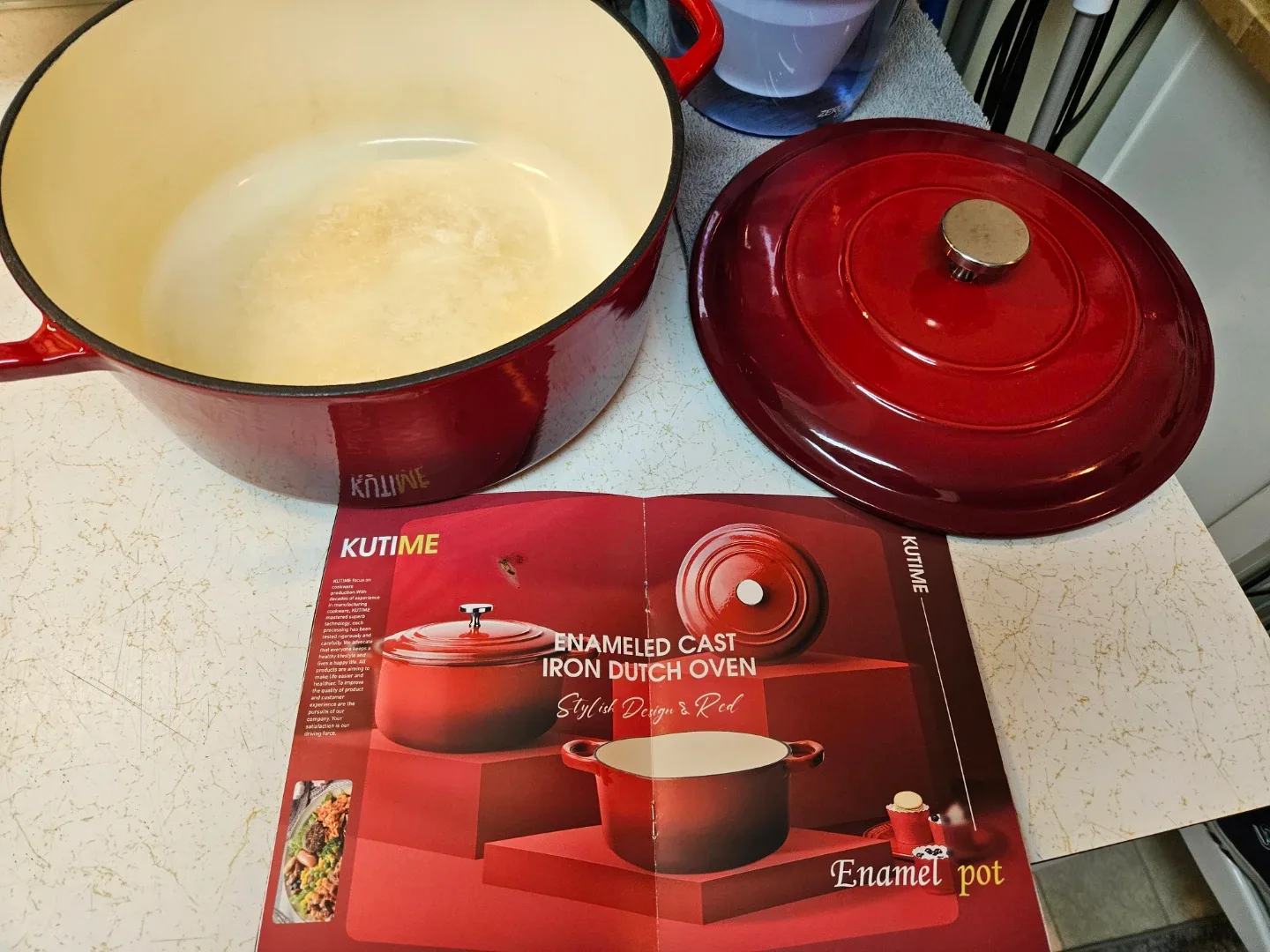 Kutime Cast Iron Dutch Oven - 6 Quarts image indicator(6)