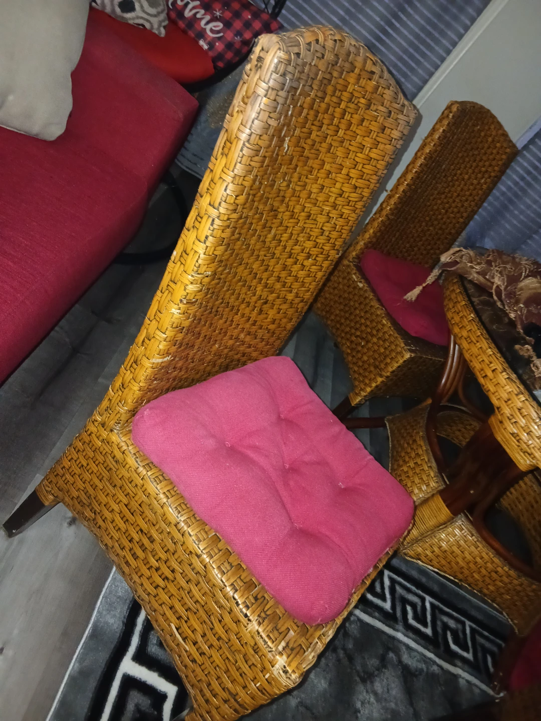 Dining Chairs with Red Cushions and dining table