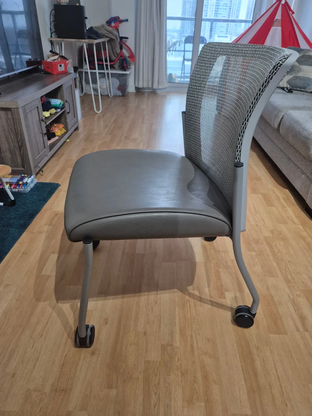 Grey Office Chair with Mesh Back image indicator(3)