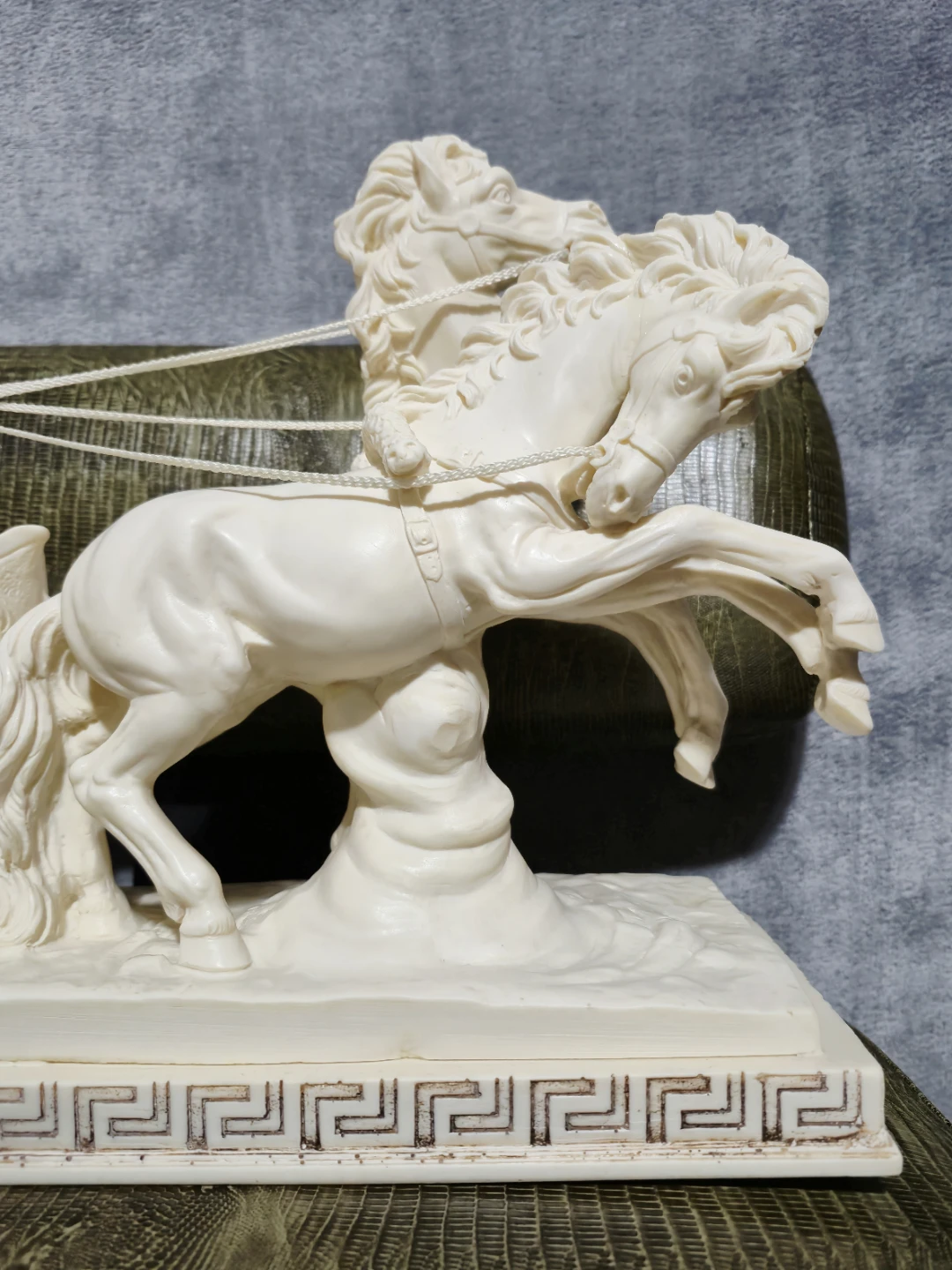 Beautiful Large Santini Marble Chariot Carving - photo 3