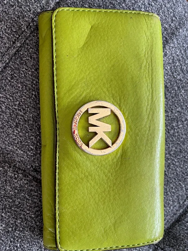 Michael Kors Green Wallet image indicator(2)