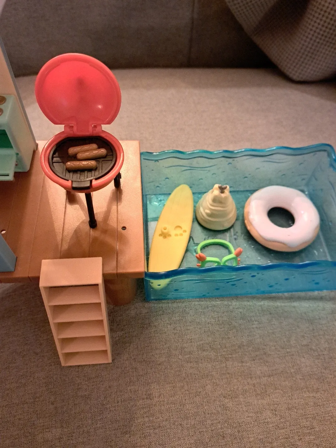 Bluey Beach House Play Set image indicator(7)