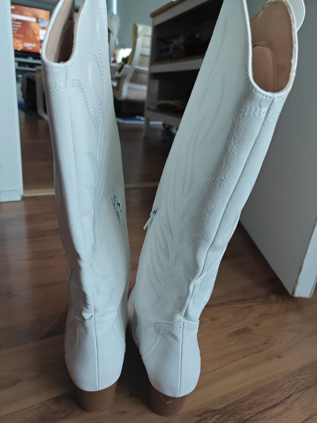 Brand new, knee-high, white Cowboy Boots for women, size 7 - photo 2