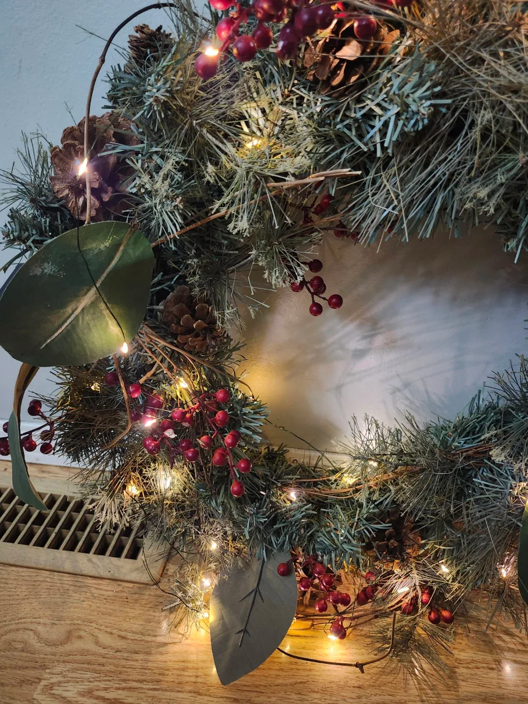 Christmas Wreath with Lights image indicator(2)