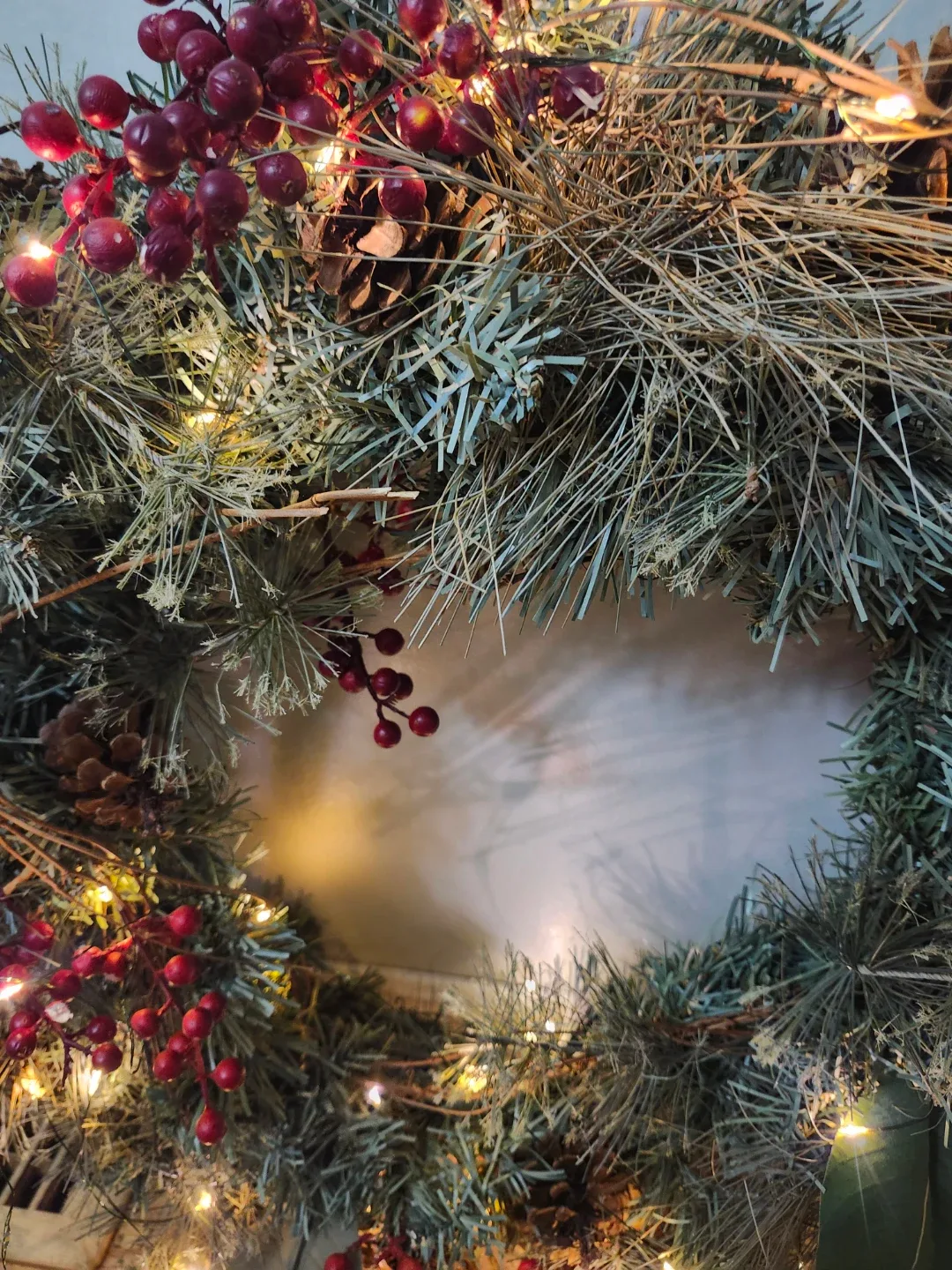 Christmas Wreath with Lights image indicator(3)