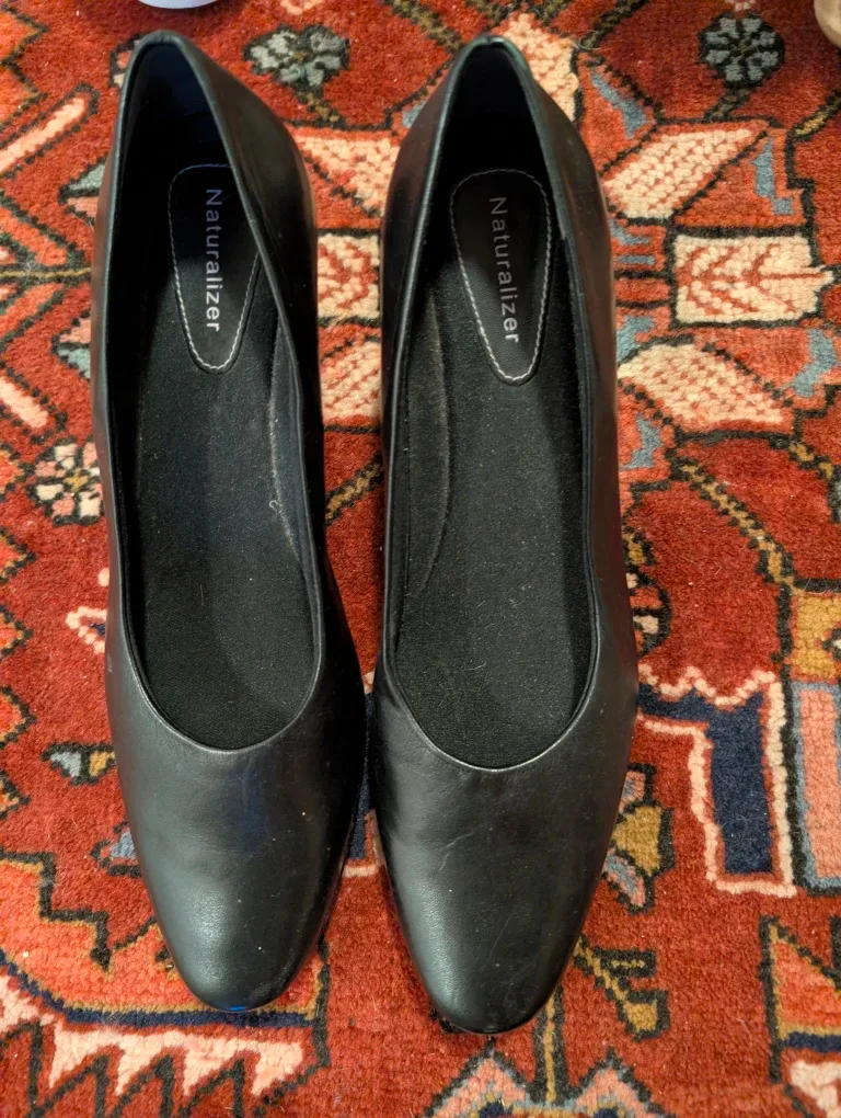 Naturalizer Black Leather Heels 11M