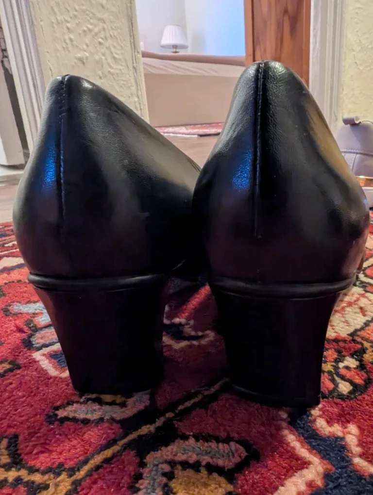 Naturalizer Black Leather Heels 11M image indicator(3)