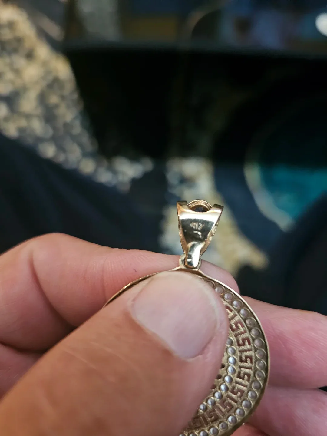 Versace Medusa Gold Pendant image indicator(2)