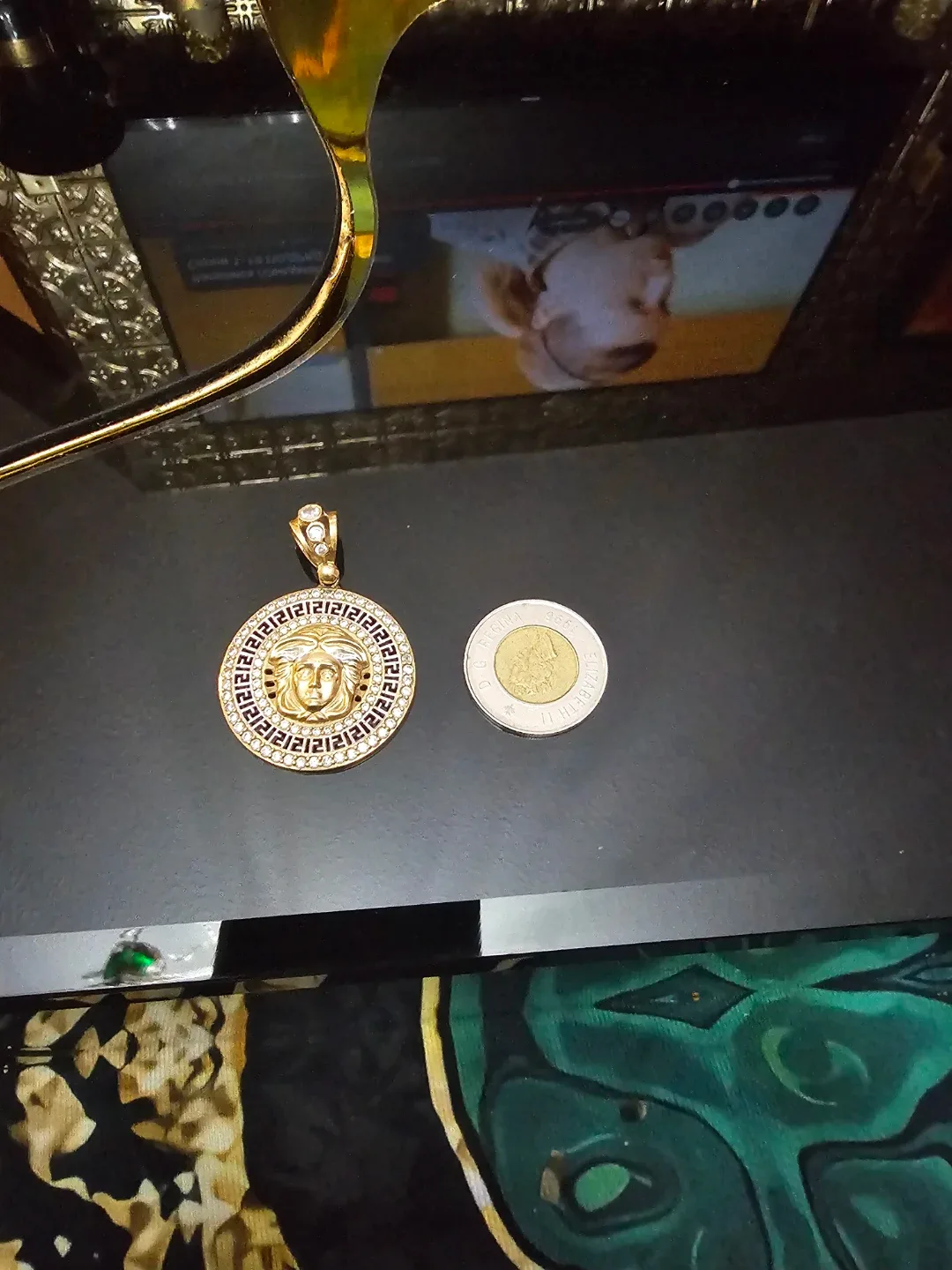 Versace Medusa Gold Pendant image indicator(4)