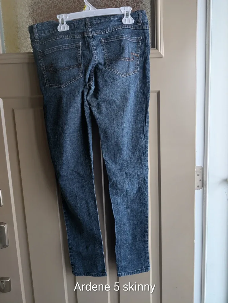 Womens sz 5 jeans $10 each image indicator(6)