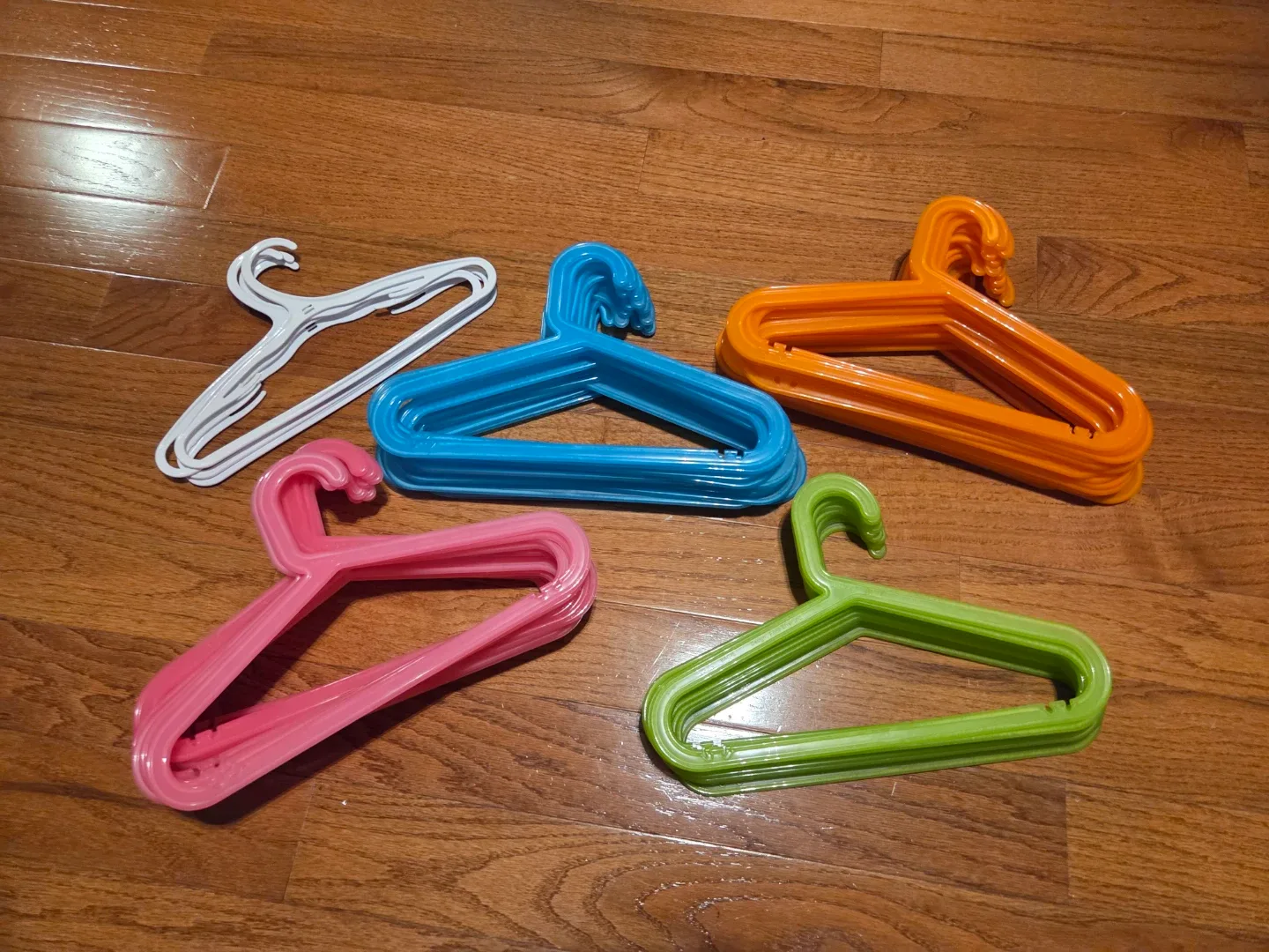 Ikea kids' clothes hangers (58+4 non Ikea hangers)