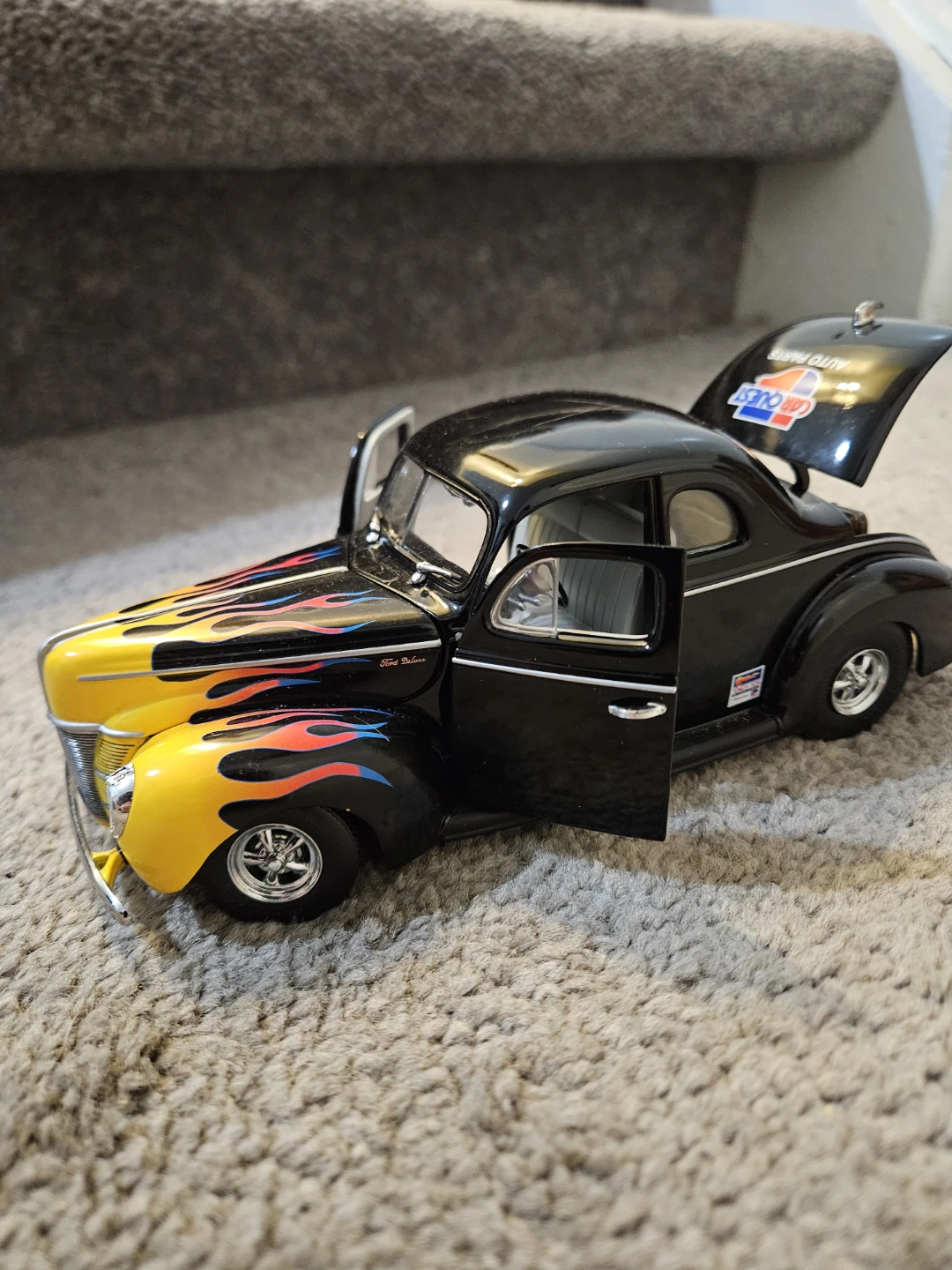 1940 Ford Deluxe Coupe Diecast Model Car - photo 2