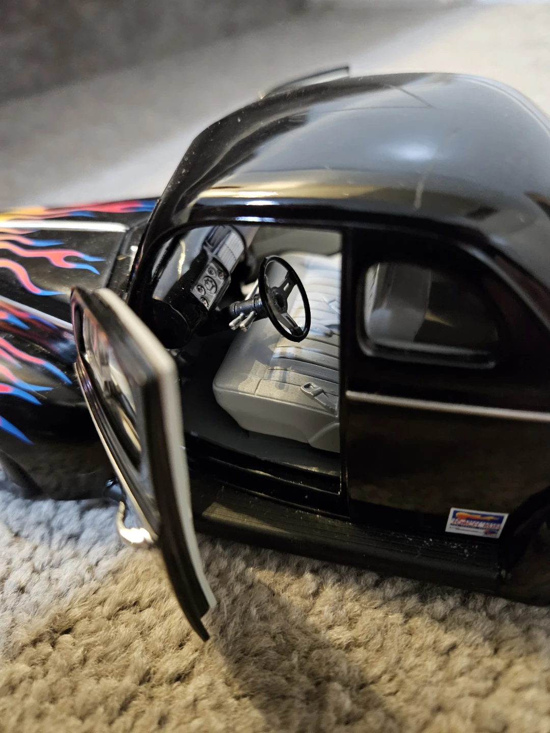 1940 Ford Deluxe Coupe Diecast Model Car - photo 4