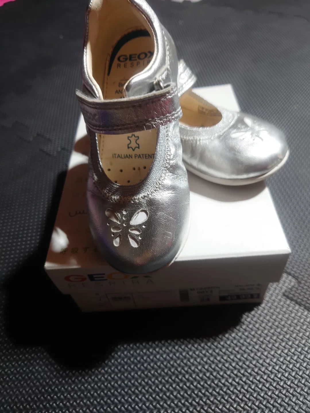 Geox B Jodie A Silver Metallic Shoes - Size 8 US
