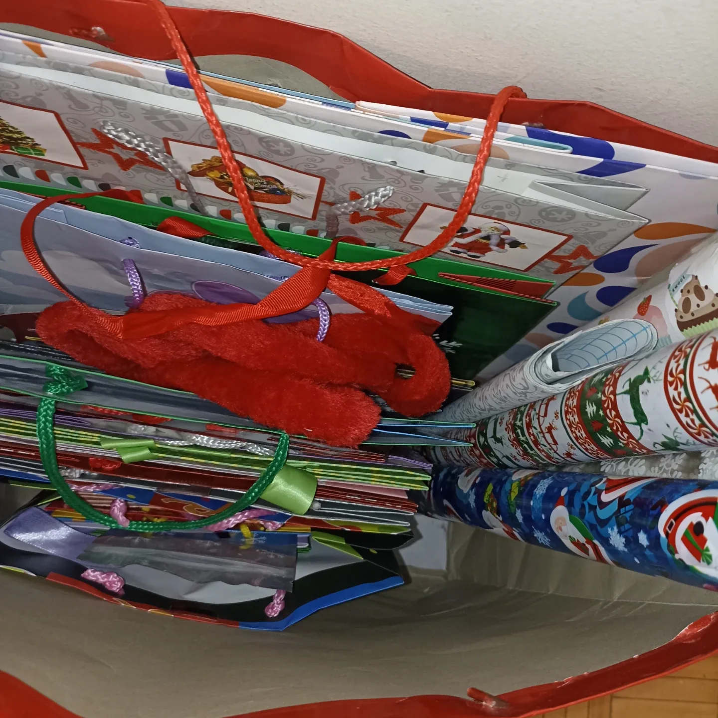 ‼️Free‼️Gift wrapping paper and gift bags image indicator(2)