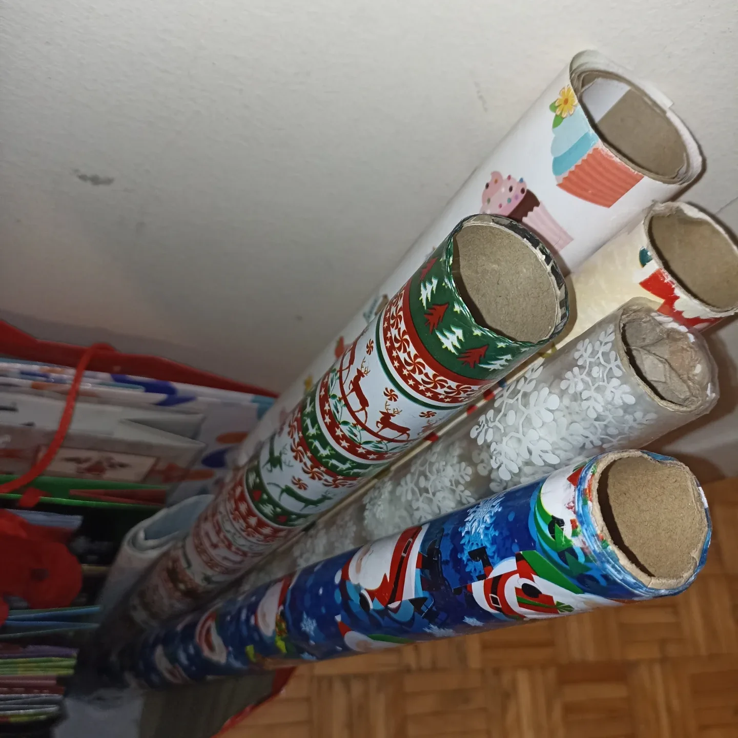 ‼️Free‼️Gift wrapping paper and gift bags image indicator(3)