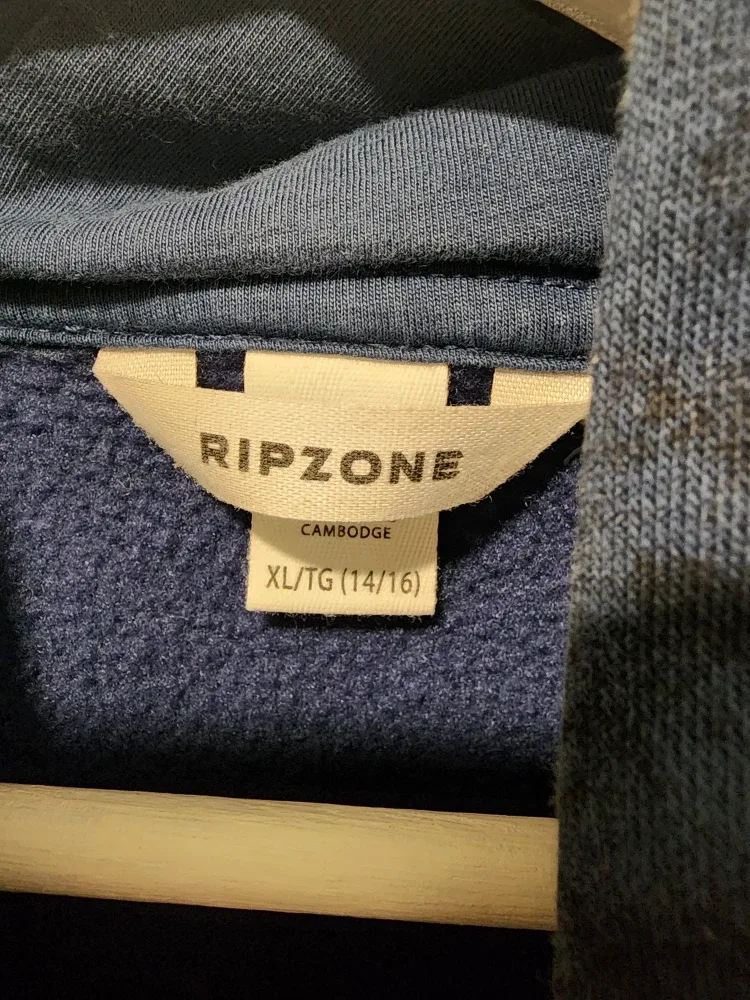 Kids age (14/16) XL hoodie in excellent condition,  unisex image indicator(3)