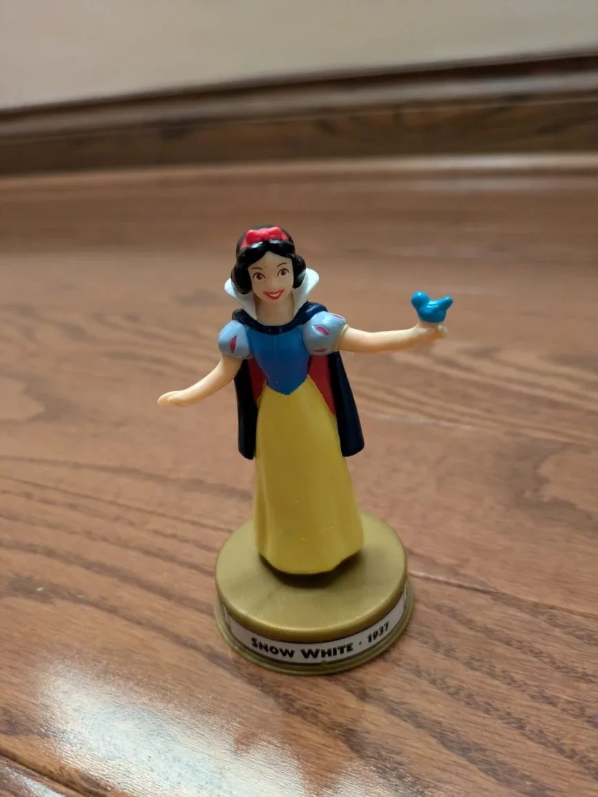 Disney Snow White Figurine - 1937 #cleanout