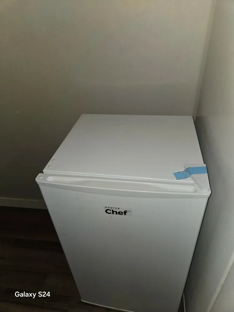 Master Chef Energy Star Compact Refrigerator with freezer