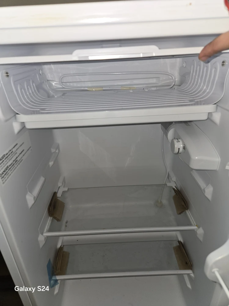 Master Chef Energy Star Compact Refrigerator with freezer - photo 2