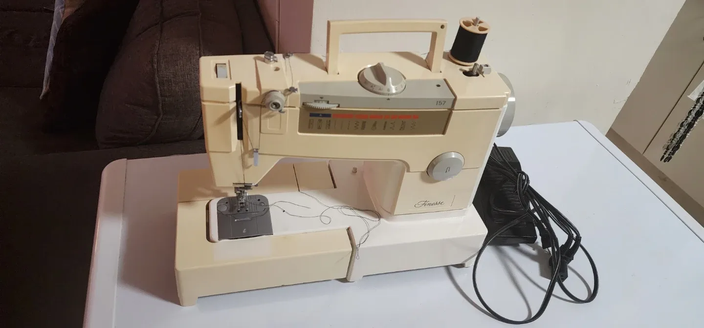 Finesse 157 Sewing Machine image indicator(2)