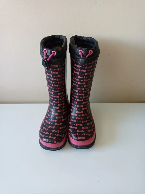 Winter Boots size 12-13 young kids #Cleanout image indicator(2)