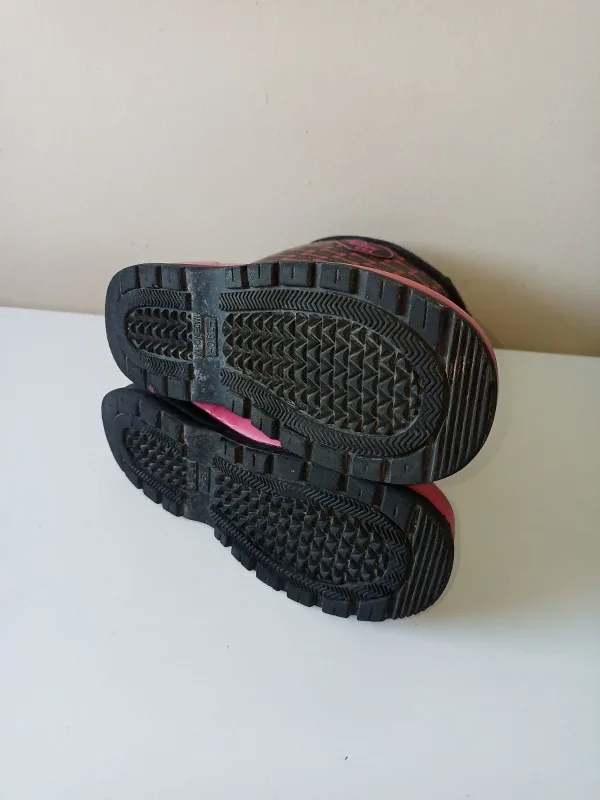Winter Boots size 12-13 young kids #Cleanout image indicator(4)