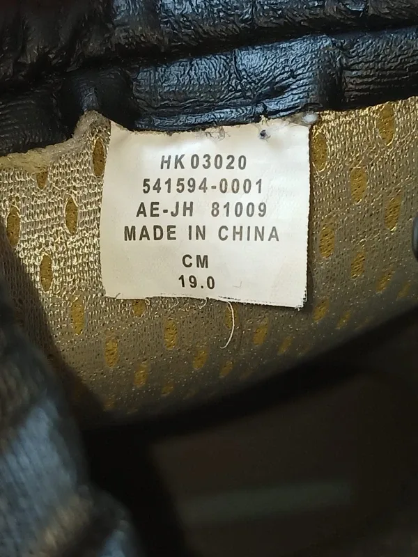 Winter Boots size 12-13 young kids #Cleanout image indicator(5)