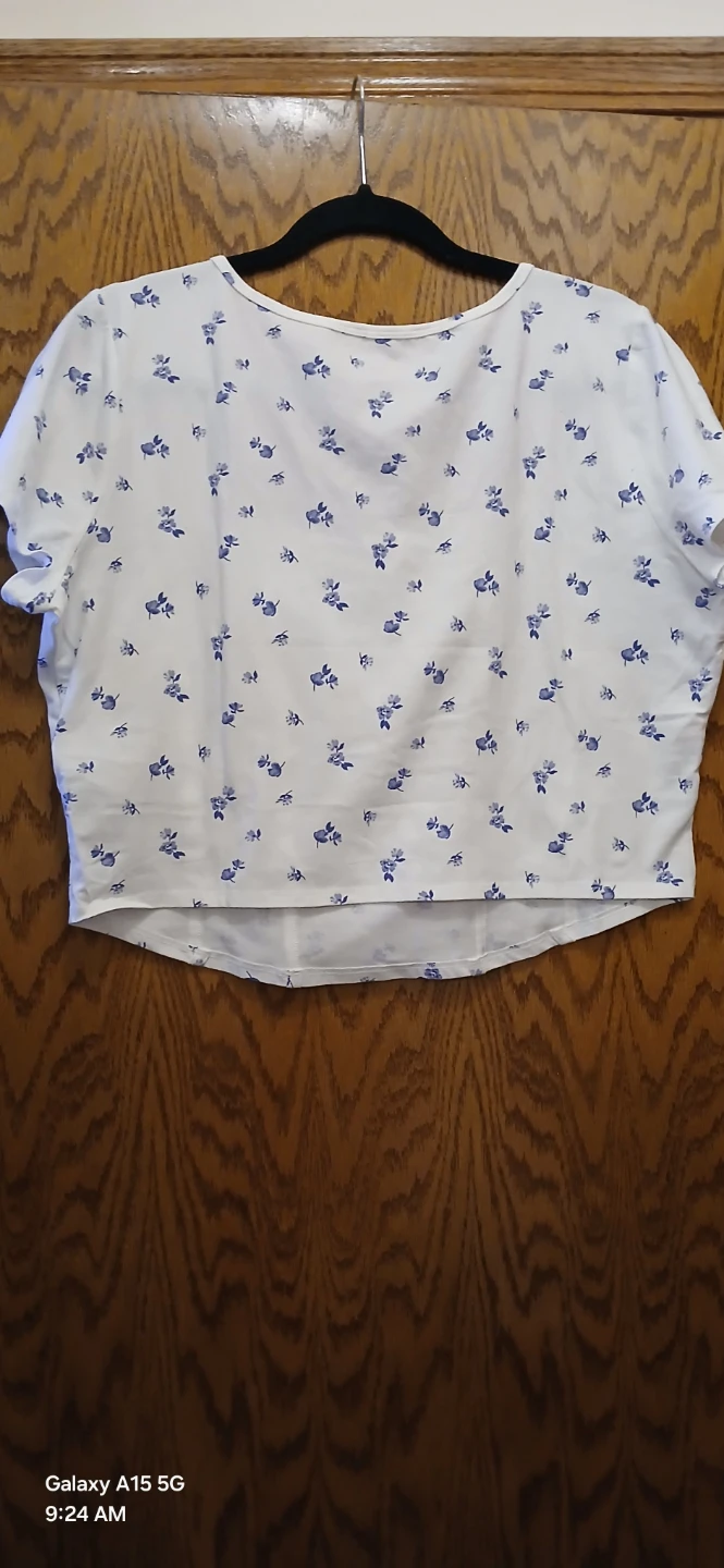 Hollister Baby Tee - XXL Floral Print - photo 2