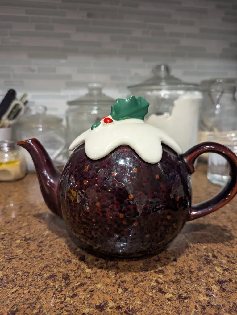 Vintage Christmas Pudding Teapot image indicator(2)