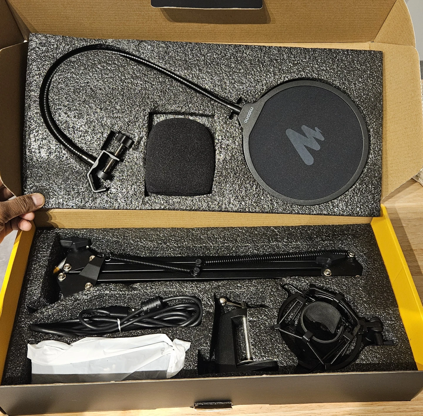 Maono AU-A04 Podcasting Microphone Kit - New