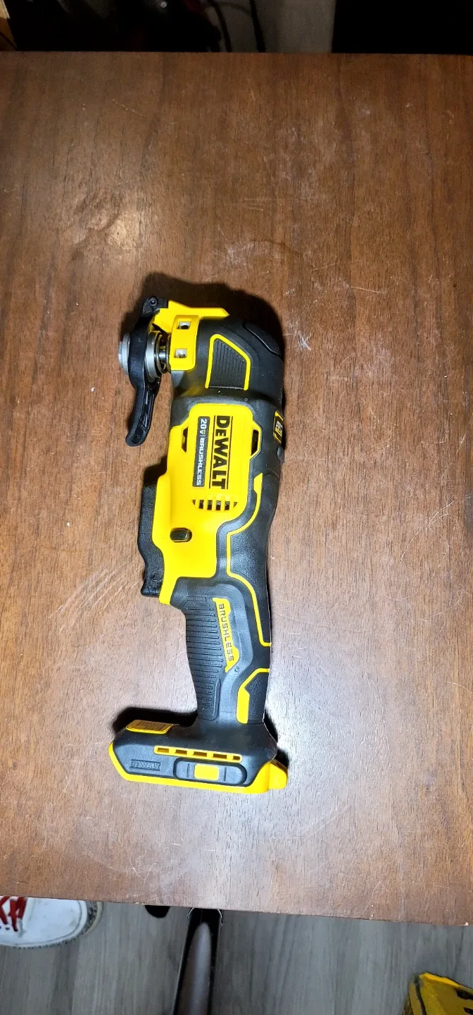 DeWalt 20V Cordless Power Tool Combo Kit image indicator(5)