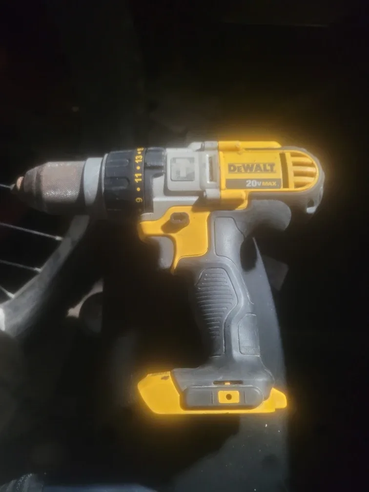 Milwaukee M12 Cordless Drill & DeWalt 20V Drill image indicator(2)