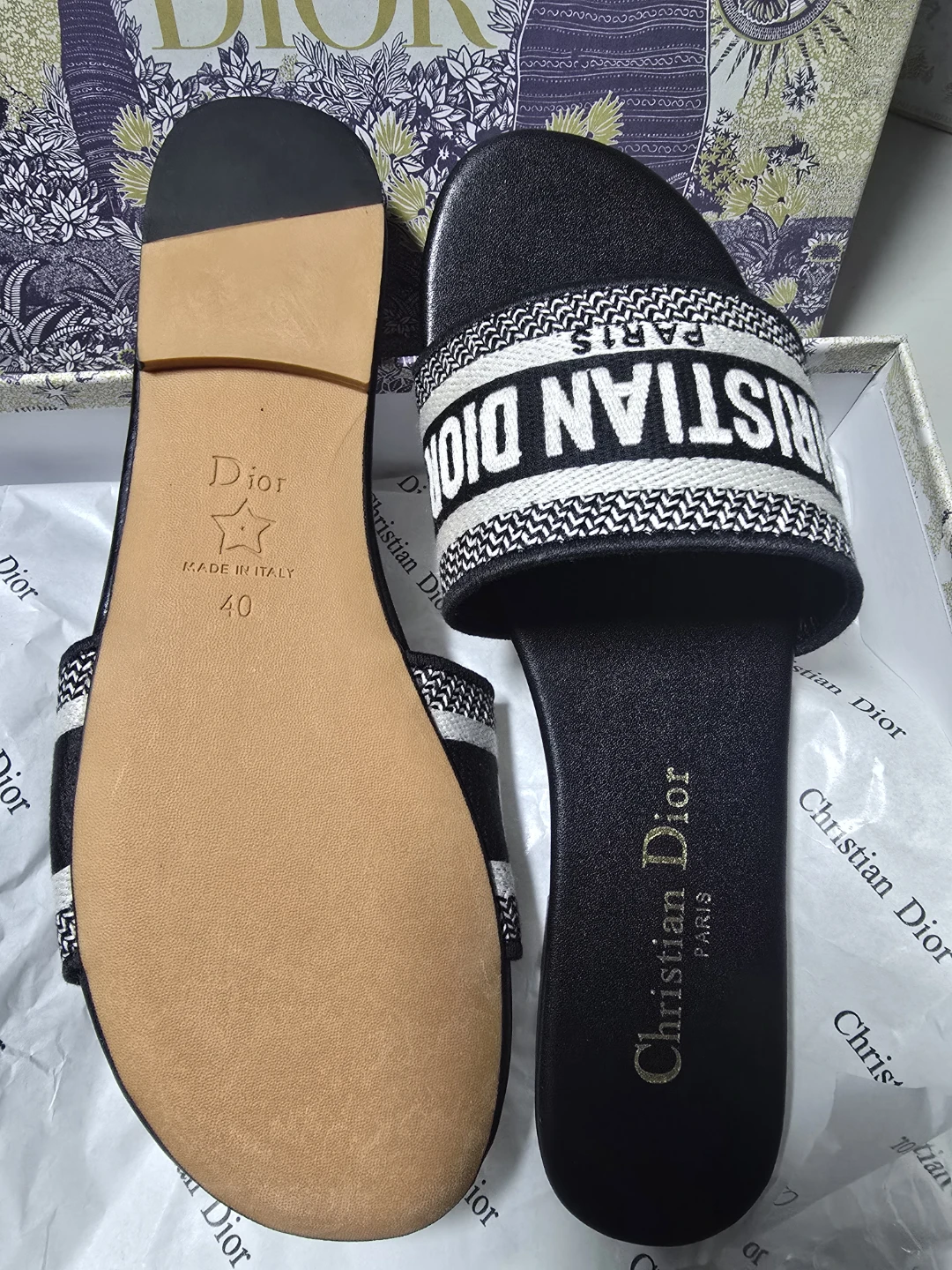 Beautiful Size 40 Slides - photo 2