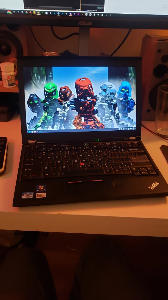 Lenovo ThinkPad Laptop - photo 2