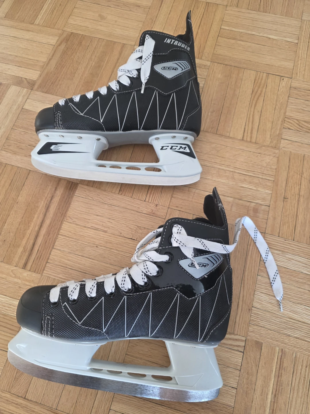 CCM Intruder Hockey Skates - Size 8 - photo 2