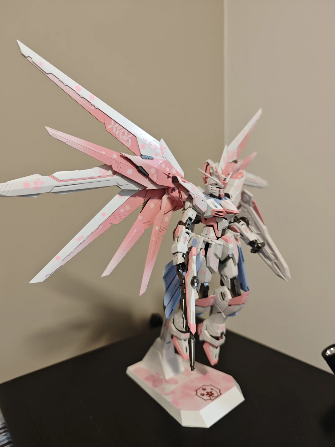 Gundam Model Kit - Custom painted Freedom Gundam - photo 2