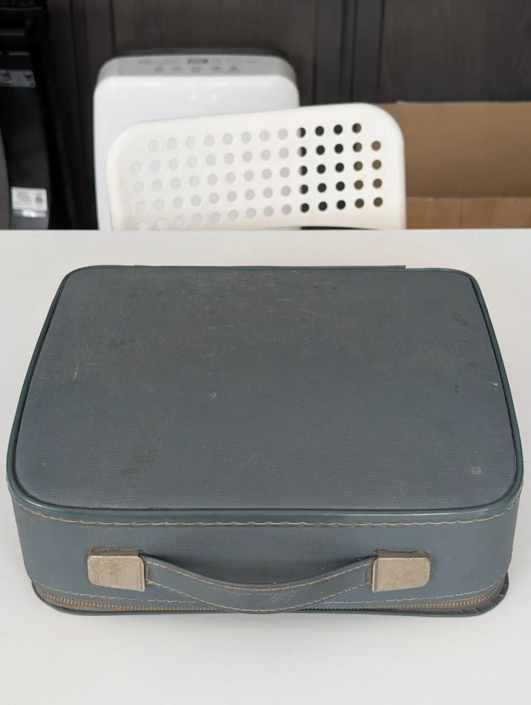 Brother Deluxe Vintage Typewriter w/ Case image indicator(4)