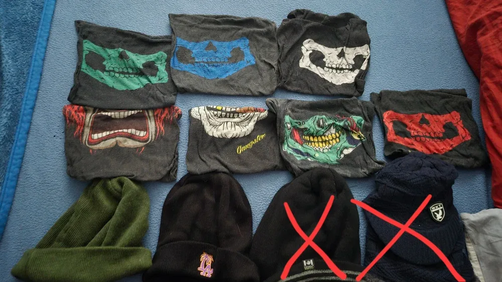 Winter clothing (Toque, scarfs & face masks) image indicator(2)