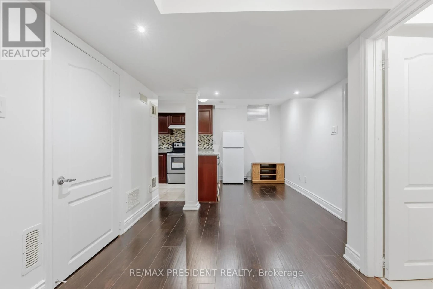Basement for rent in a detached home - photo 3