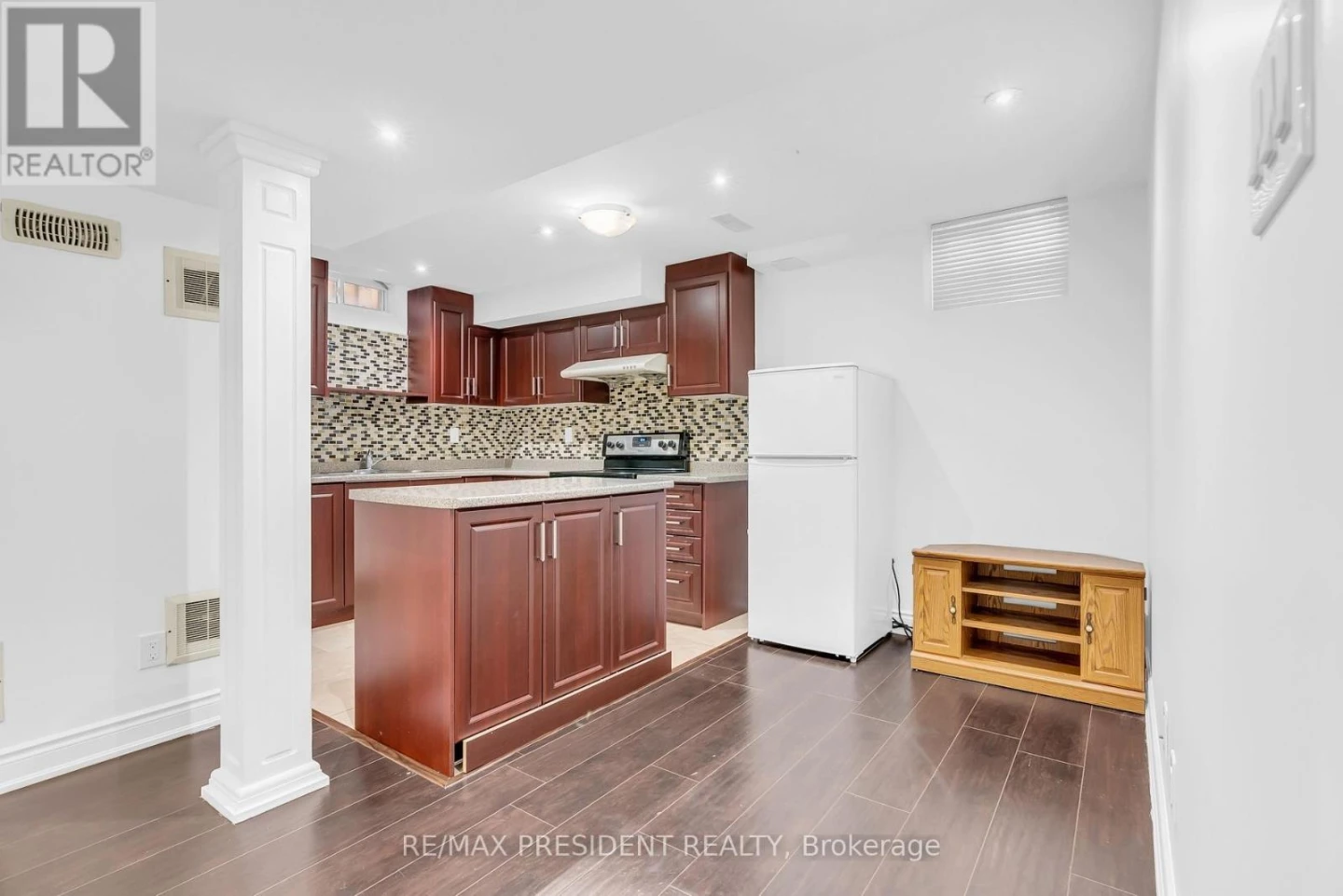 Basement for rent in a detached home - photo 5