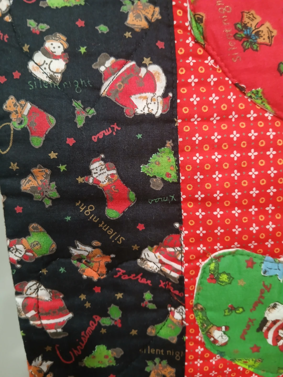 Handmade Christmas Quilt & Pillow Set - photo 2