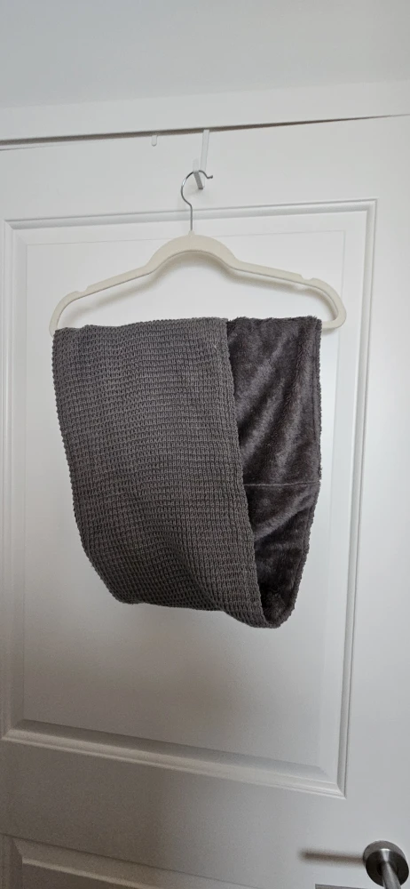 Grey Neck Warmer / Knit Scarf with Fur Lining, virtually new - photo 2