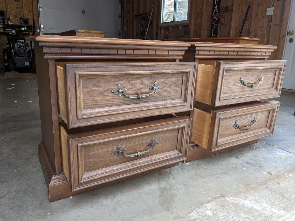 Kroehler Pair of Nightstands in Solid Wood image indicator(9)